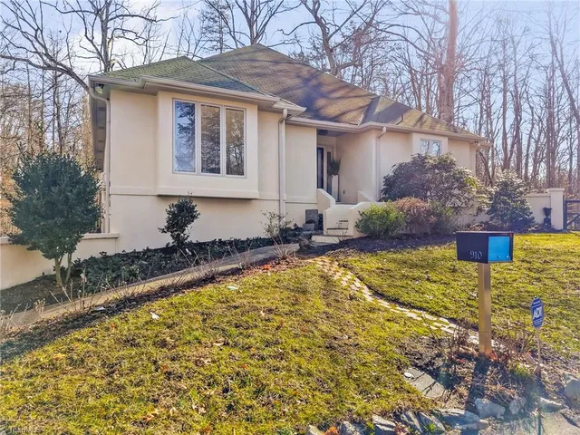 $685,000 | 910 Idlewilde Heath Court, Winston-Salem, NC 27106