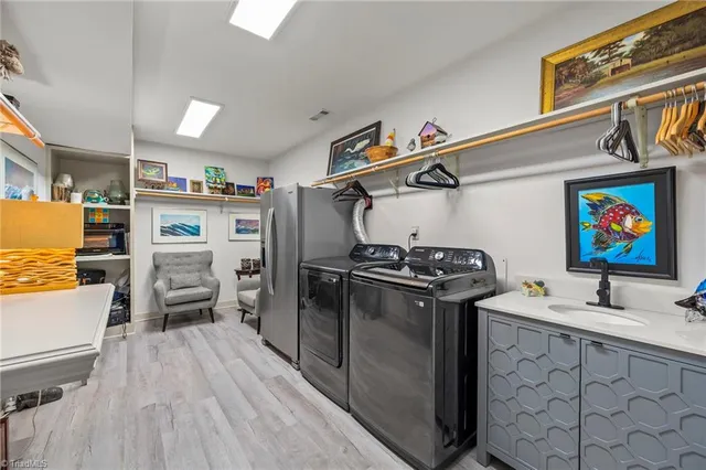 $685,000 | 910 Idlewilde Heath Court, Winston-Salem, NC 27106