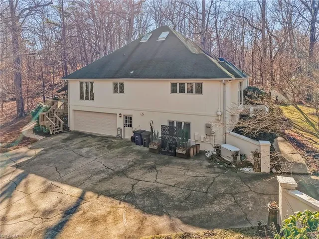 $685,000 | 910 Idlewilde Heath Court, Winston-Salem, NC 27106