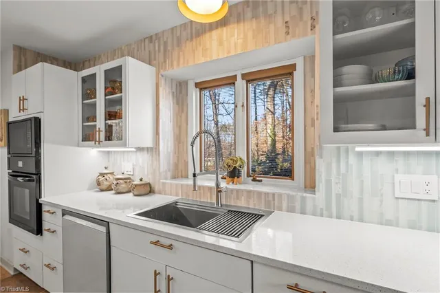 $685,000 | 910 Idlewilde Heath Court, Winston-Salem, NC 27106