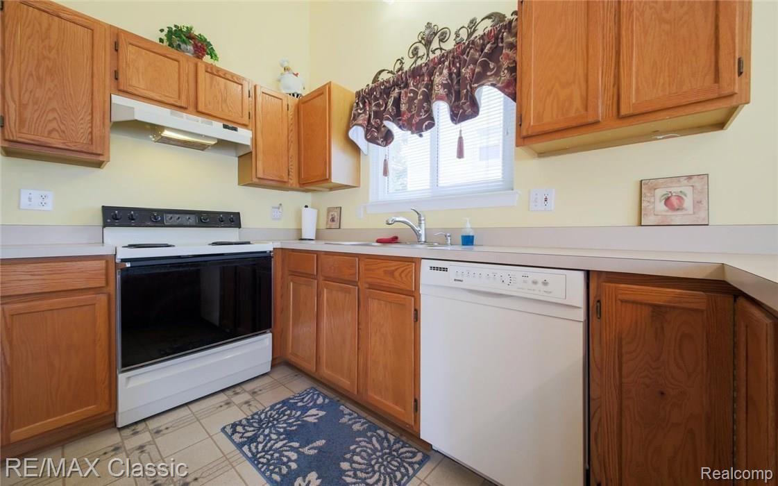 2283 Cranbrook Road Canton, MI 48188 - Photo 16 of 36 14.jpg