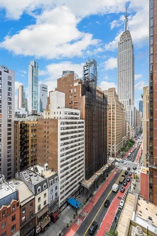 $950,000 | 10 Park Avenue, Unit 16A | Murray Hill