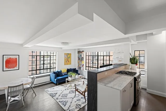 $950,000 | 10 Park Avenue, Unit 16A | Murray Hill