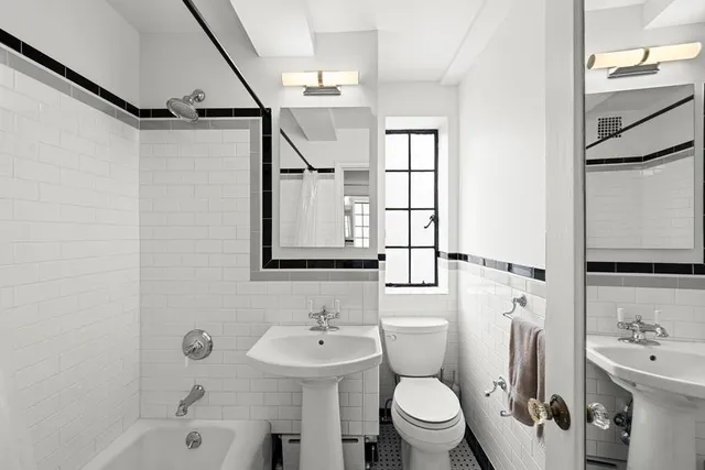 $950,000 | 10 Park Avenue, Unit 16A | Murray Hill