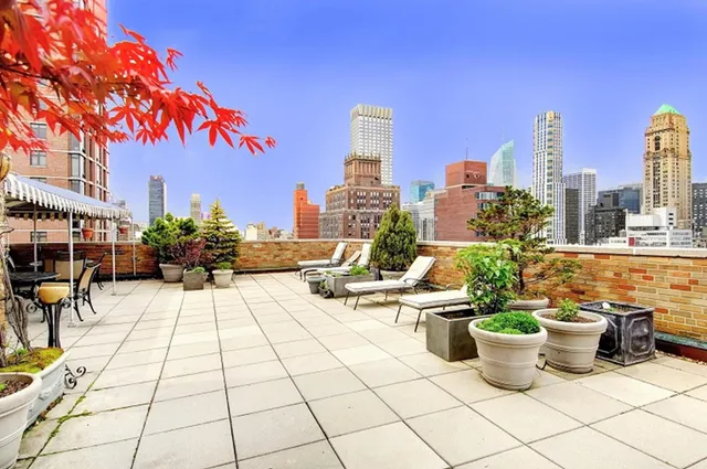 $950,000 | 10 Park Avenue, Unit 16A | Murray Hill
