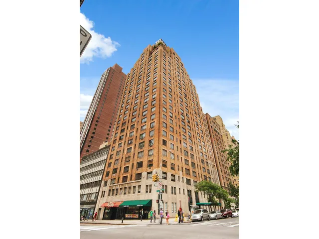 $950,000 | 10 Park Avenue, Unit 16A | Murray Hill