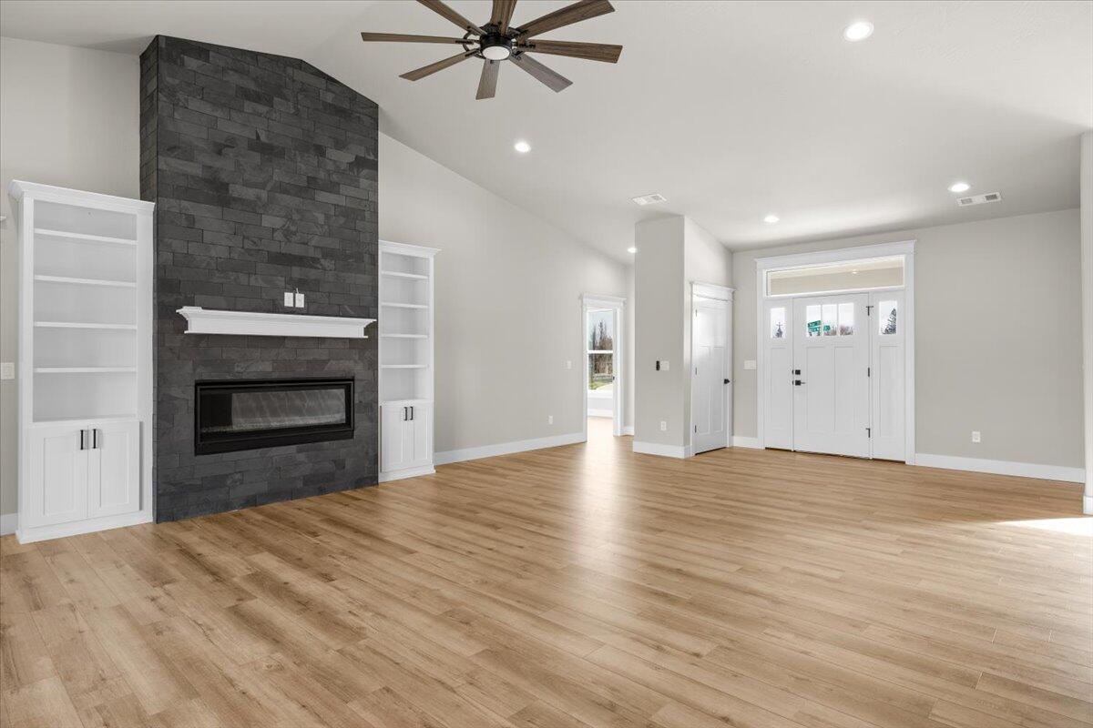 1757 River Run Street Central Point, OR 97502 - Photo 13 of 52 12-CI_0331