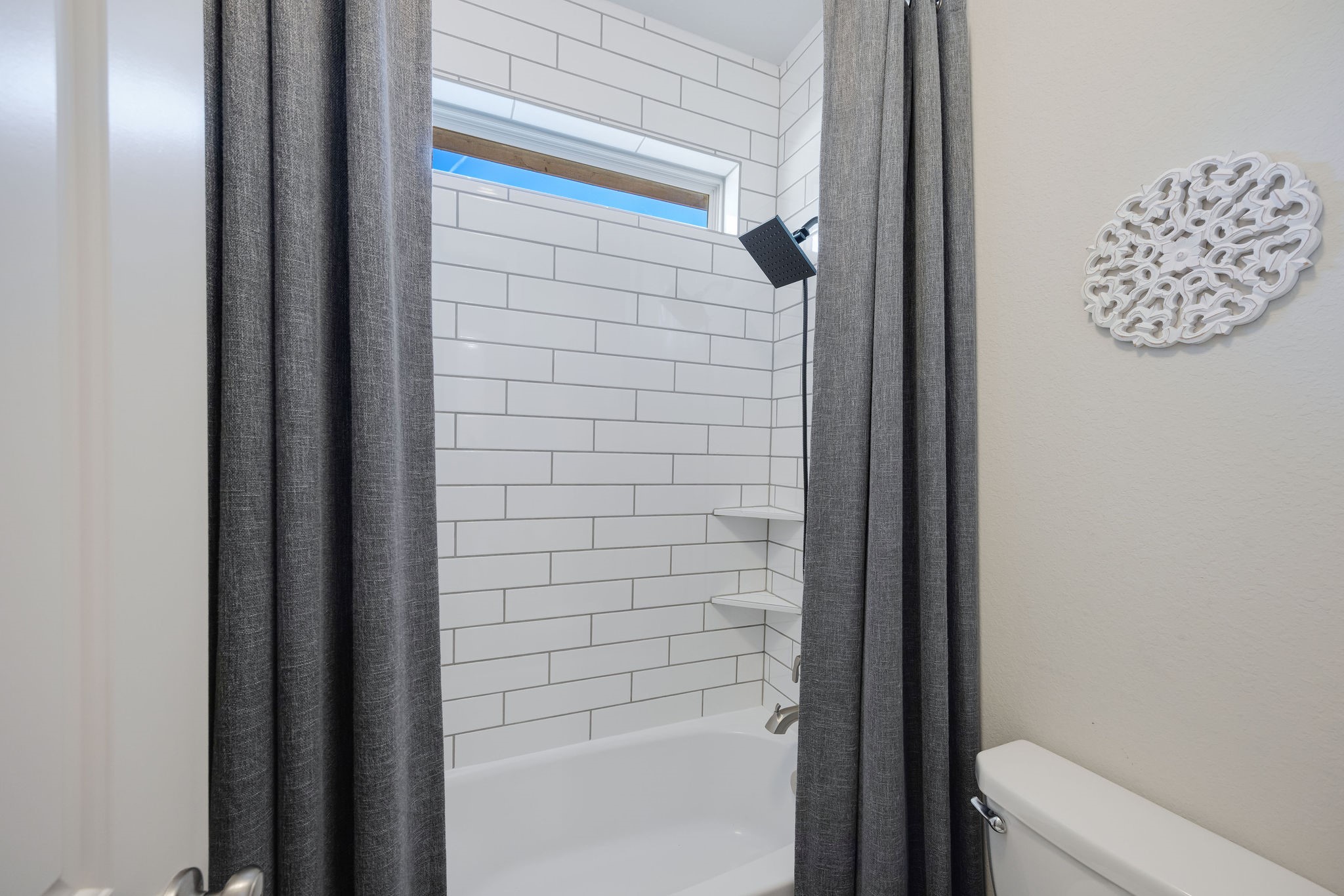 13103 Six Rivers Drive Humble, TX 77346 - Photo 19 of 44 Secondary tub/shower combo with full heights tile surround for a clean elevated finish.