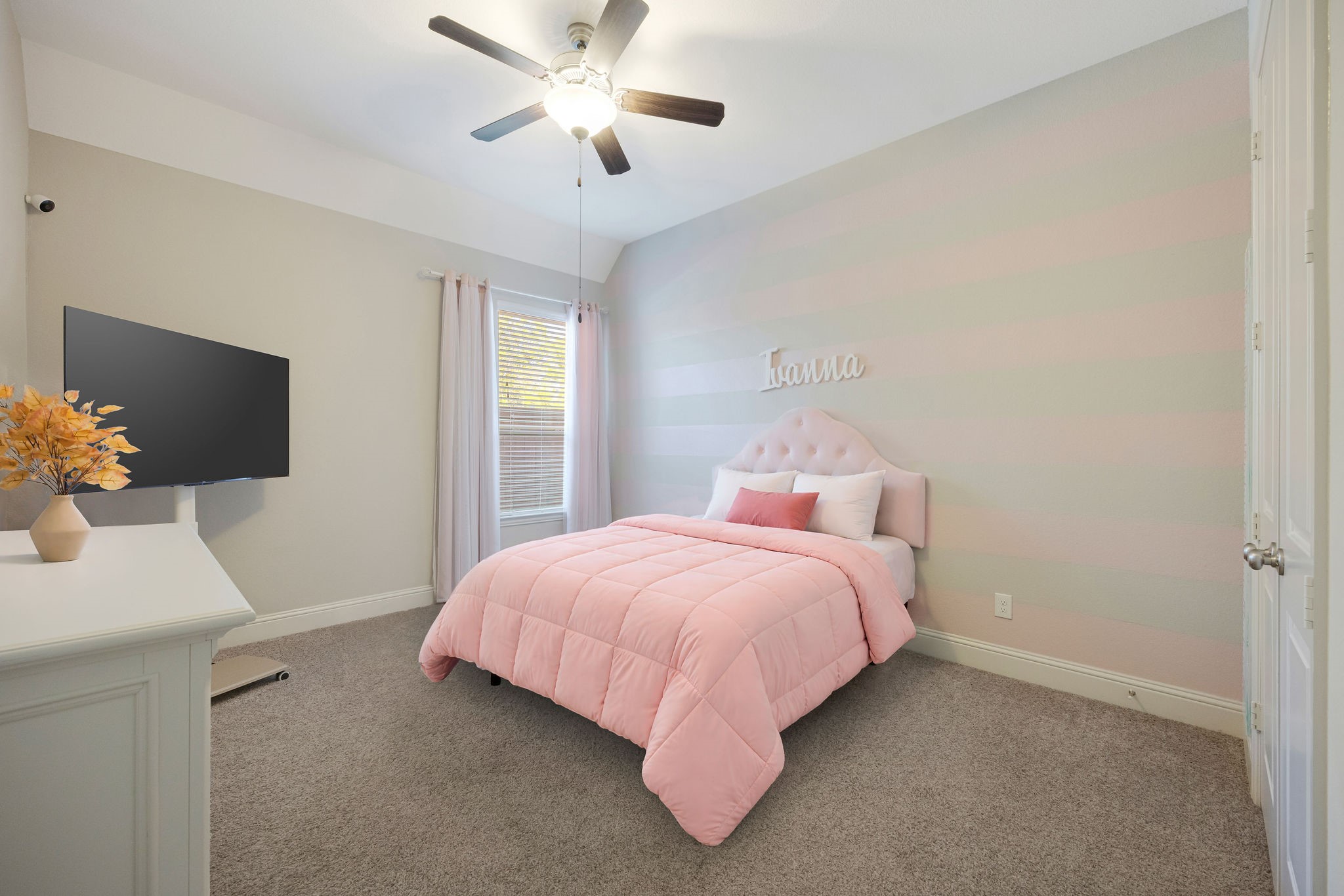 13103 Six Rivers Drive Humble, TX 77346 - Photo 20 of 44 Spacious first-floor secondary bedroom overlooking the peaceful side yard.