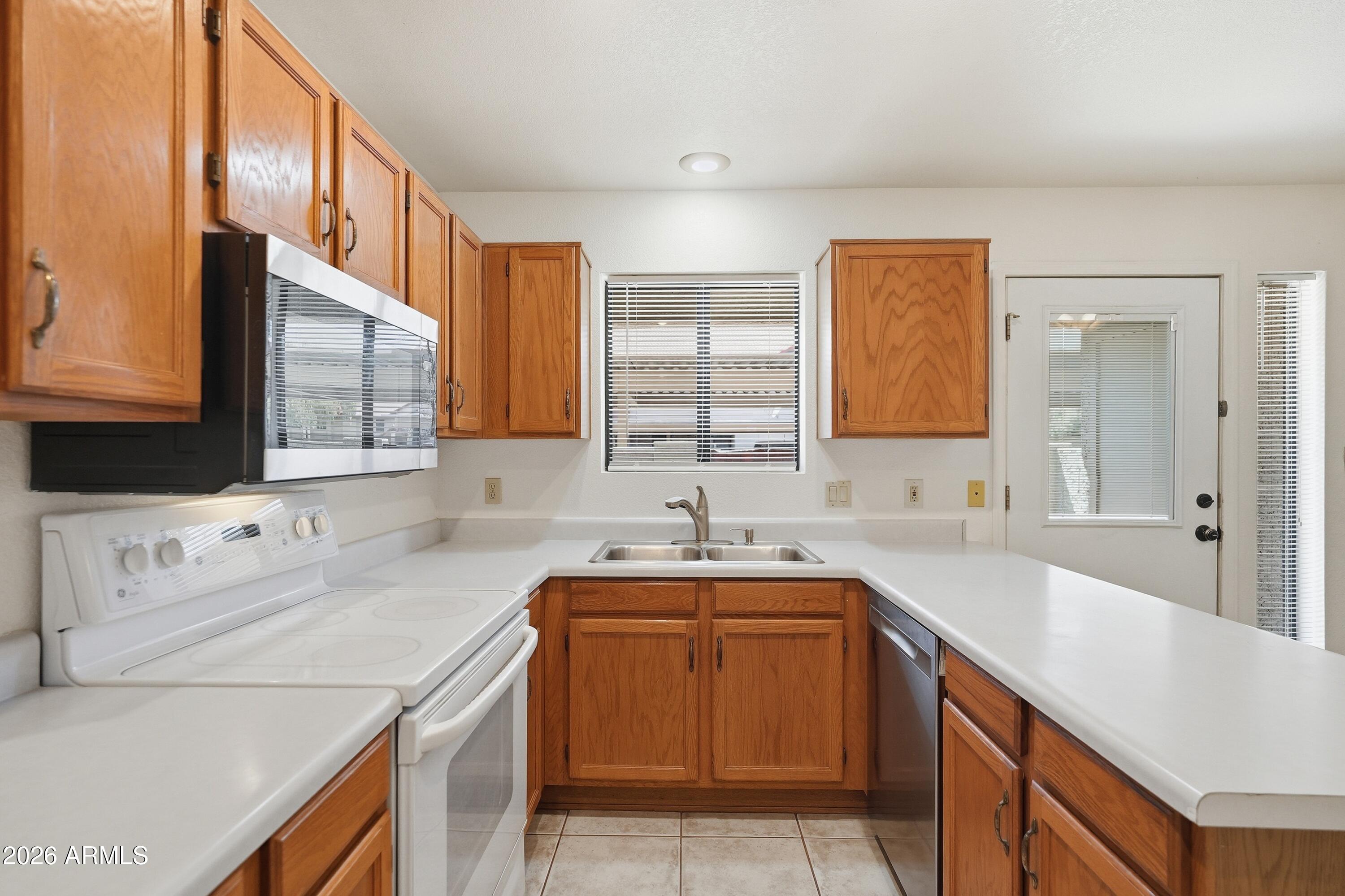 6262 East Brown Road, Unit 17 Mesa, AZ 85205 - Photo 11 of 37 Eat-in Kitchen