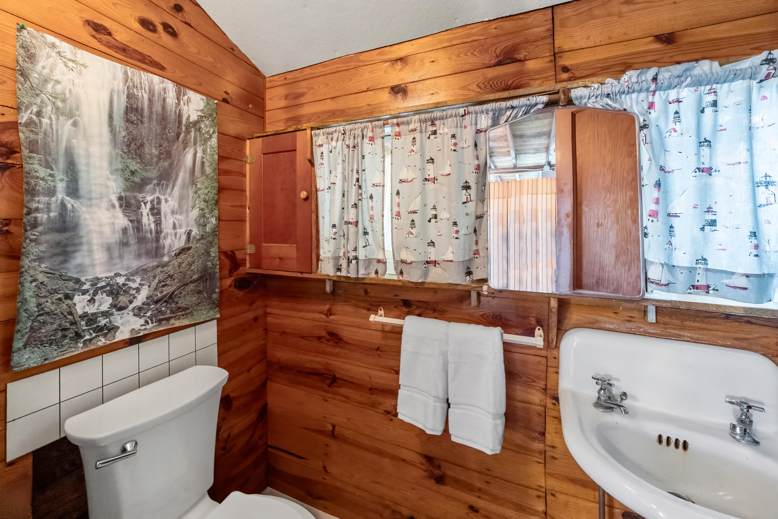 5 Spurr Road Pocasset, MA 02559 - Photo 18 of 42 a bathroom with a bathtub and a sink