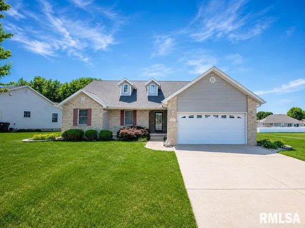 $319,900 | 2425 Delaware Street, Pekin, IL 61554