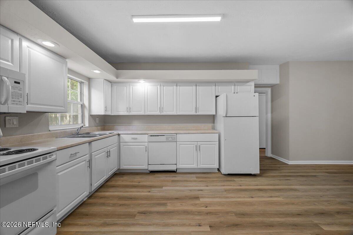 8712 Mathonia Avenue Jacksonville, FL 32211 - Photo 14 of 33 Large Kitchen