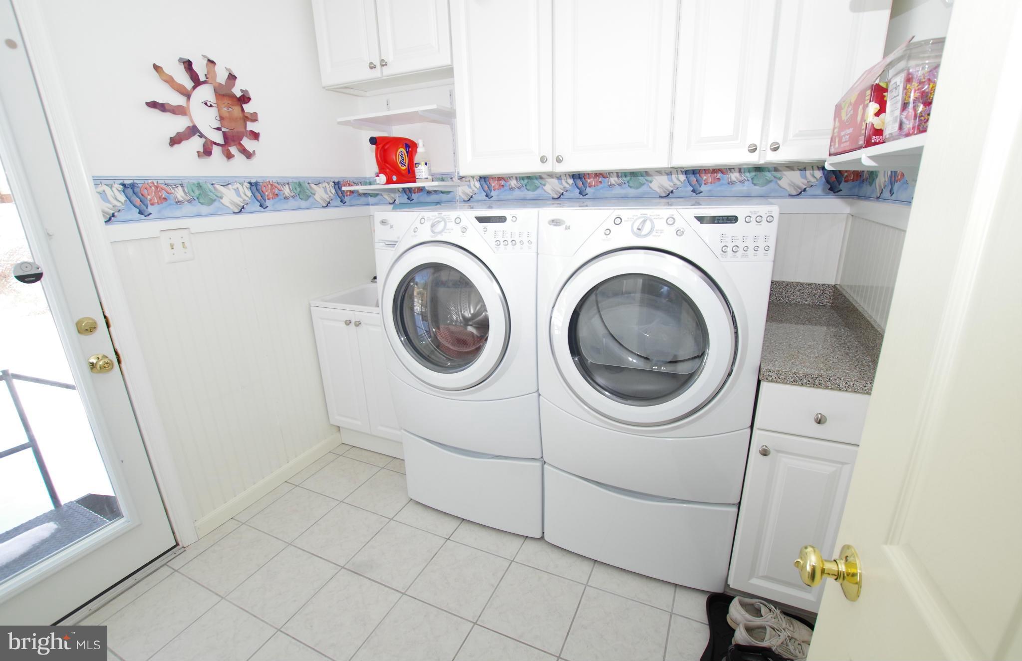 4121 Sir Walter Road Olney, MD 20832 - Photo 17 of 30 Whirlpool Front Loading Washer and Dryer