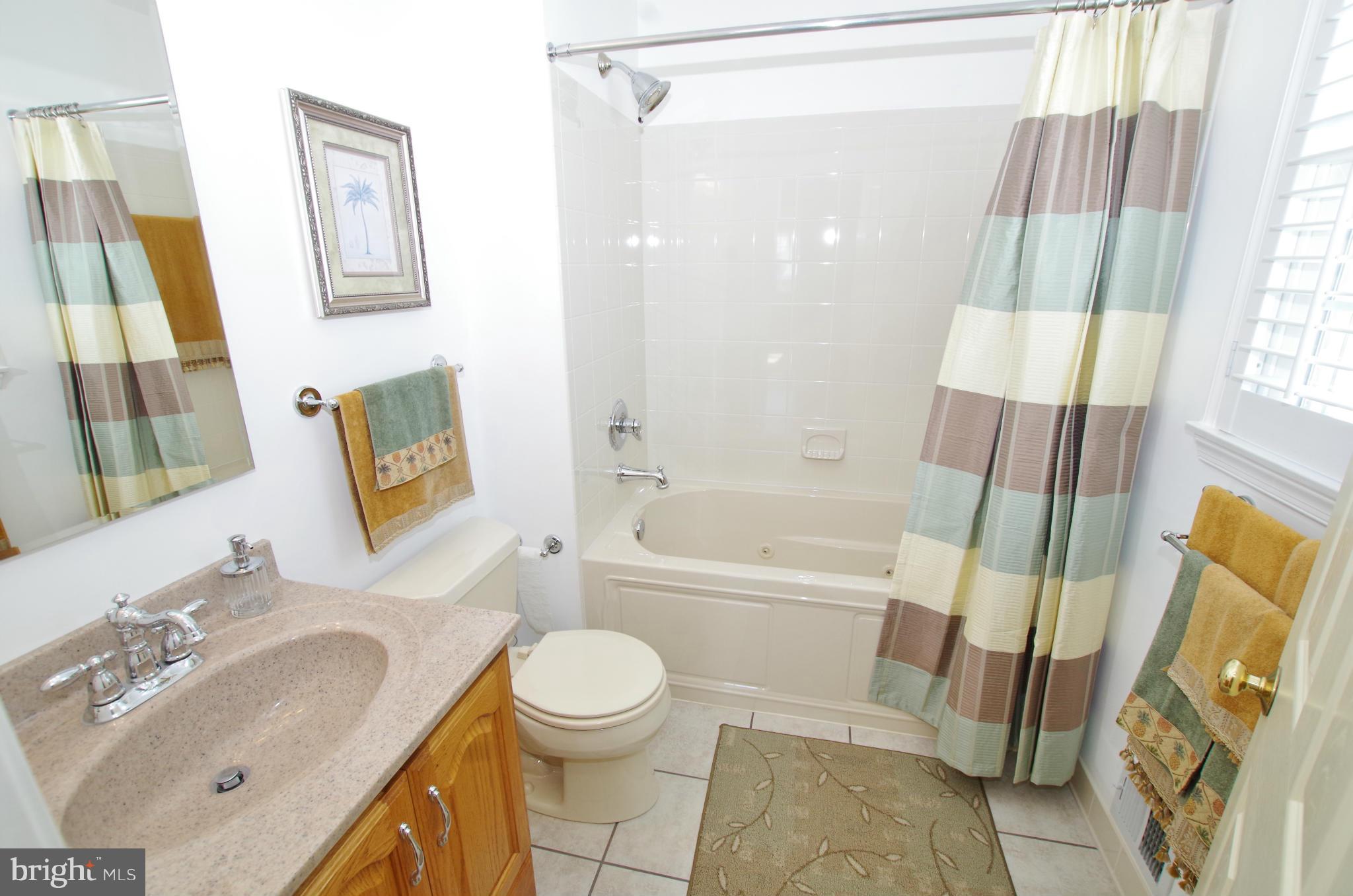4121 Sir Walter Road Olney, MD 20832 - Photo 23 of 30 Upper Level Hall Bath with Jacuzzi Tub