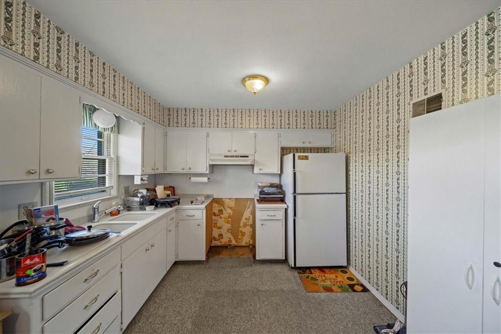 11142 Spring Valley Road Kansas City, MO 64134 - Photo 11 of 39