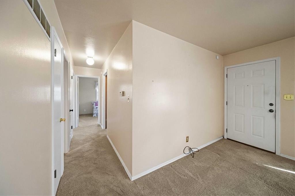 11142 Spring Valley Road Kansas City, MO 64134 - Photo 12 of 39