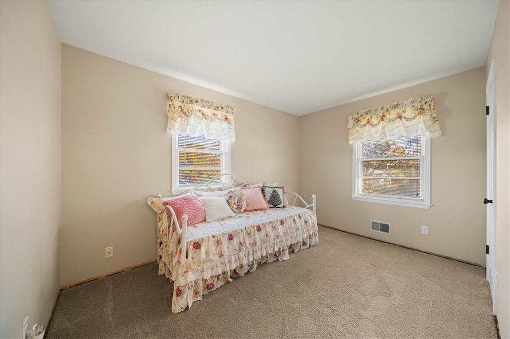 11142 Spring Valley Road Kansas City, MO 64134 - Photo 14 of 39