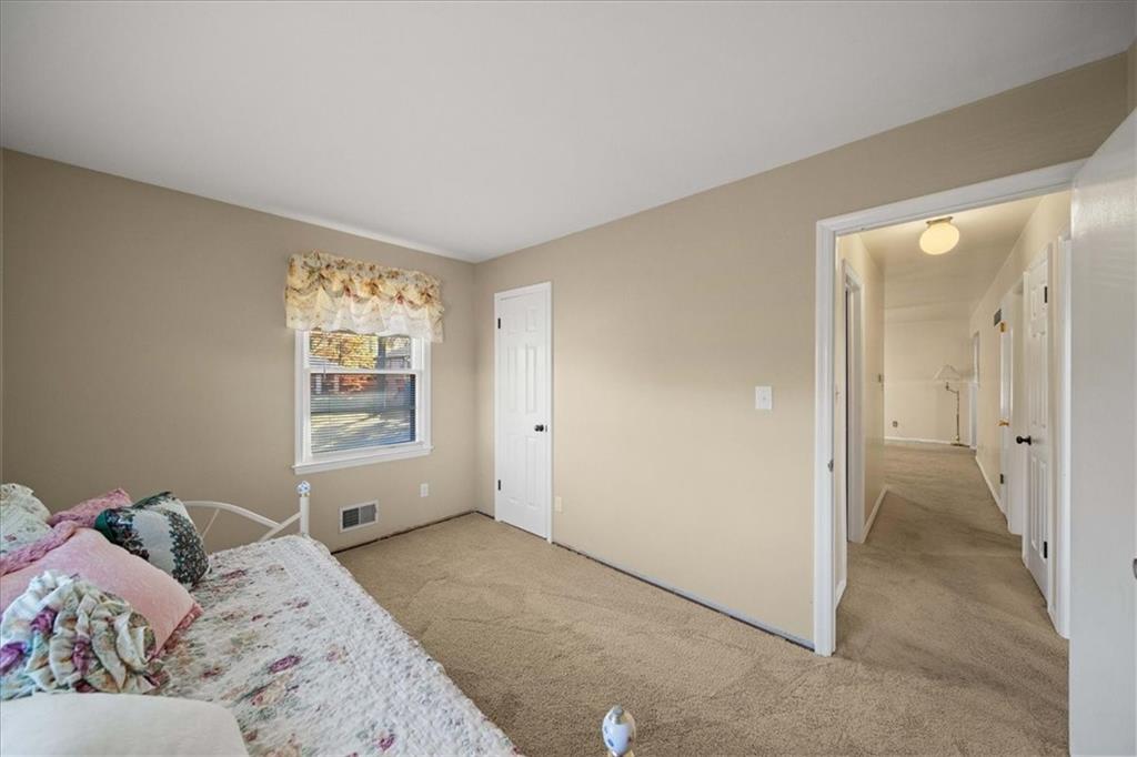 11142 Spring Valley Road Kansas City, MO 64134 - Photo 15 of 39