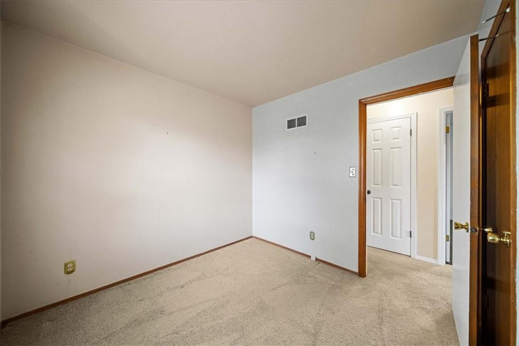 11142 Spring Valley Road Kansas City, MO 64134 - Photo 16 of 39