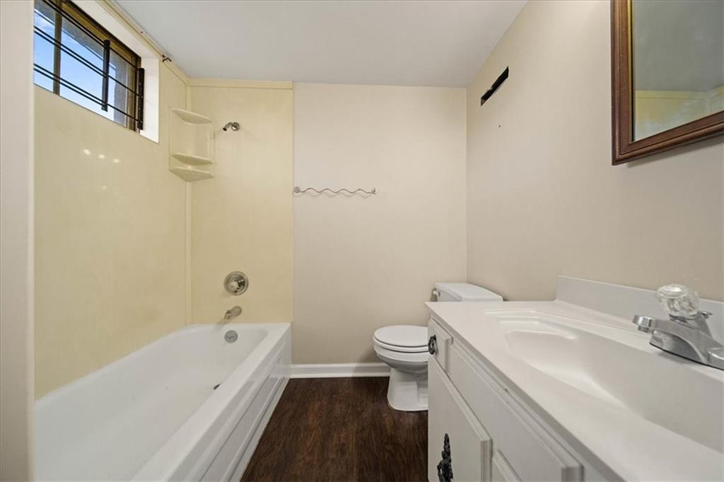 11142 Spring Valley Road Kansas City, MO 64134 - Photo 20 of 39