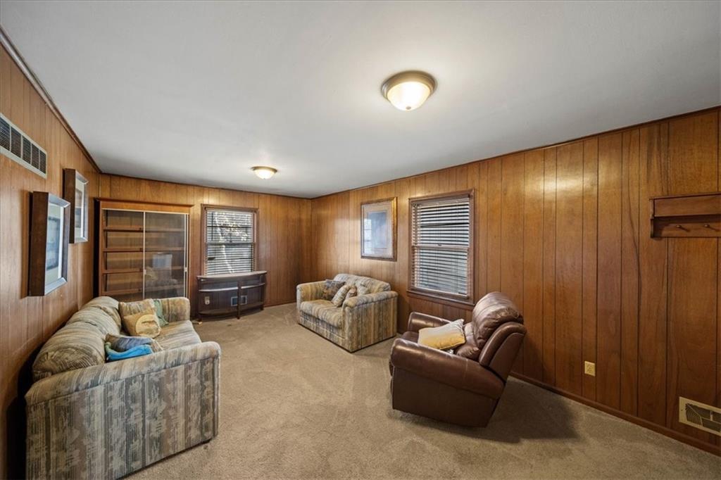 11142 Spring Valley Road Kansas City, MO 64134 - Photo 21 of 39