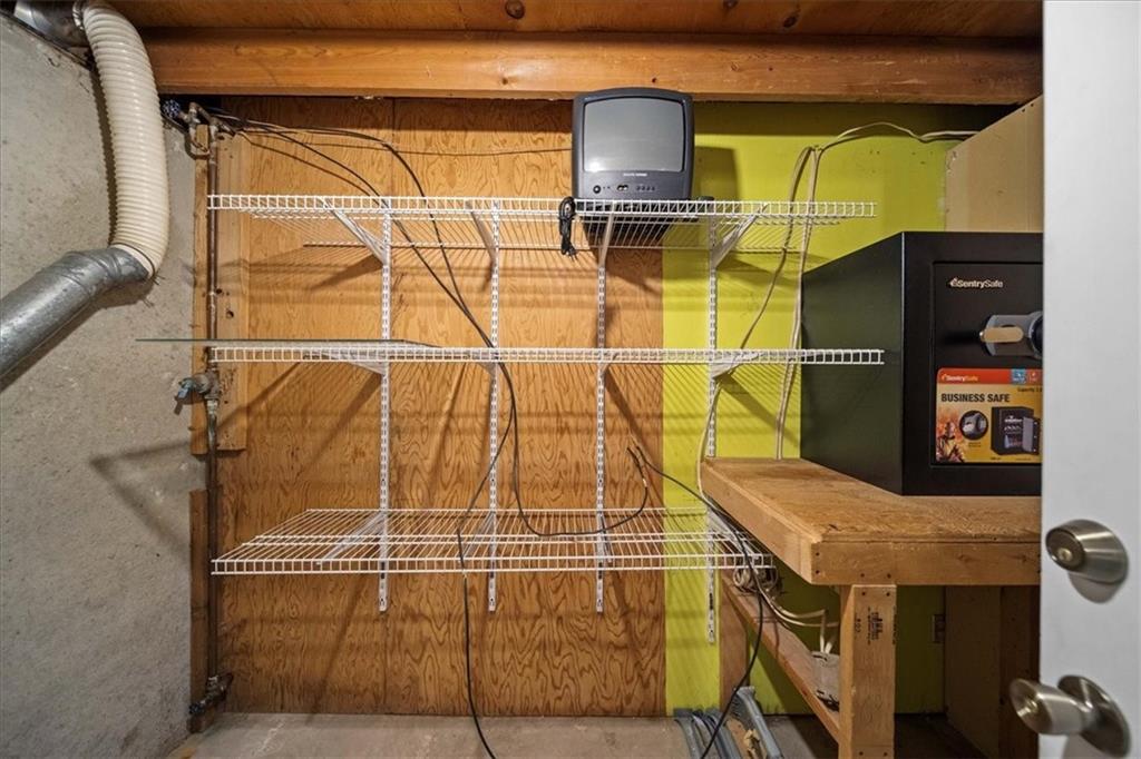 11142 Spring Valley Road Kansas City, MO 64134 - Photo 31 of 39