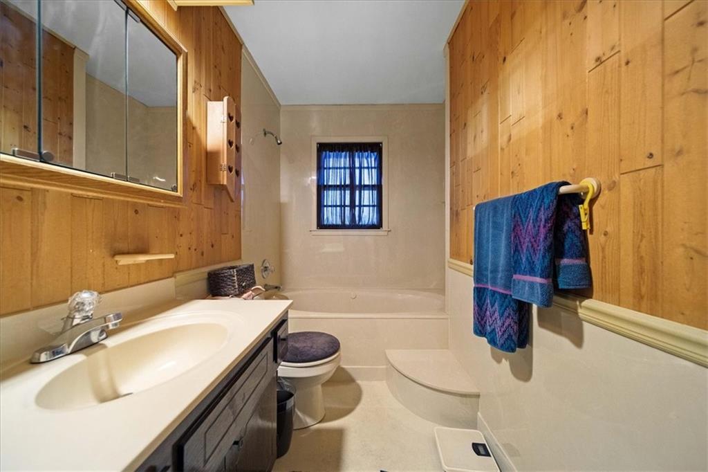 11142 Spring Valley Road Kansas City, MO 64134 - Photo 32 of 39