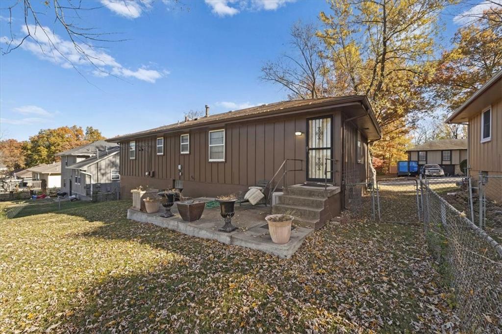 11142 Spring Valley Road Kansas City, MO 64134 - Photo 35 of 39