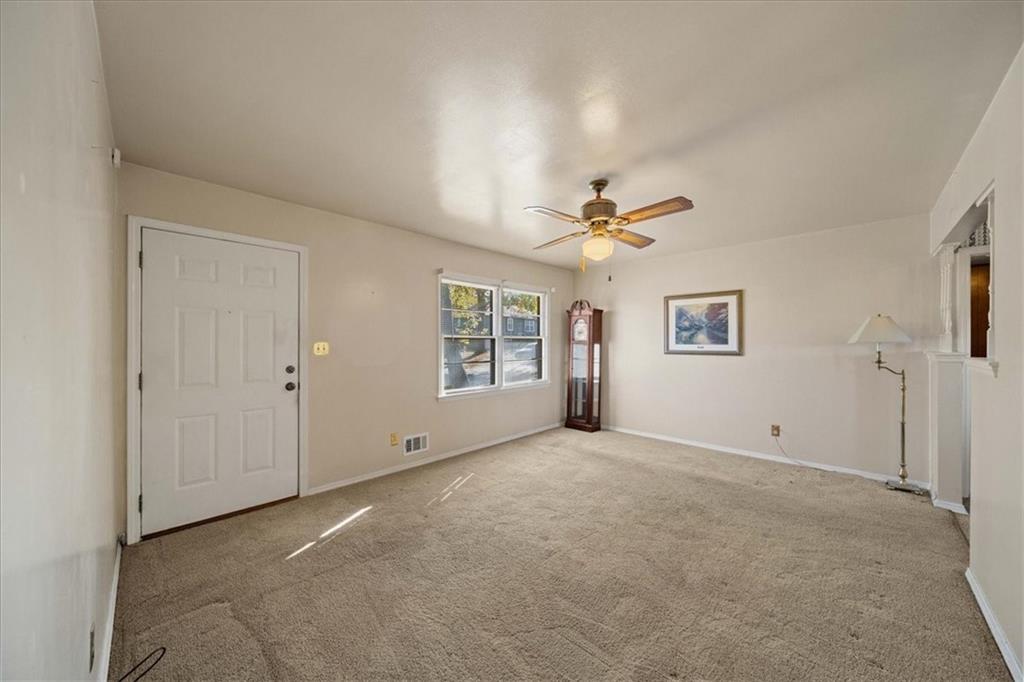 11142 Spring Valley Road Kansas City, MO 64134 - Photo 5 of 39