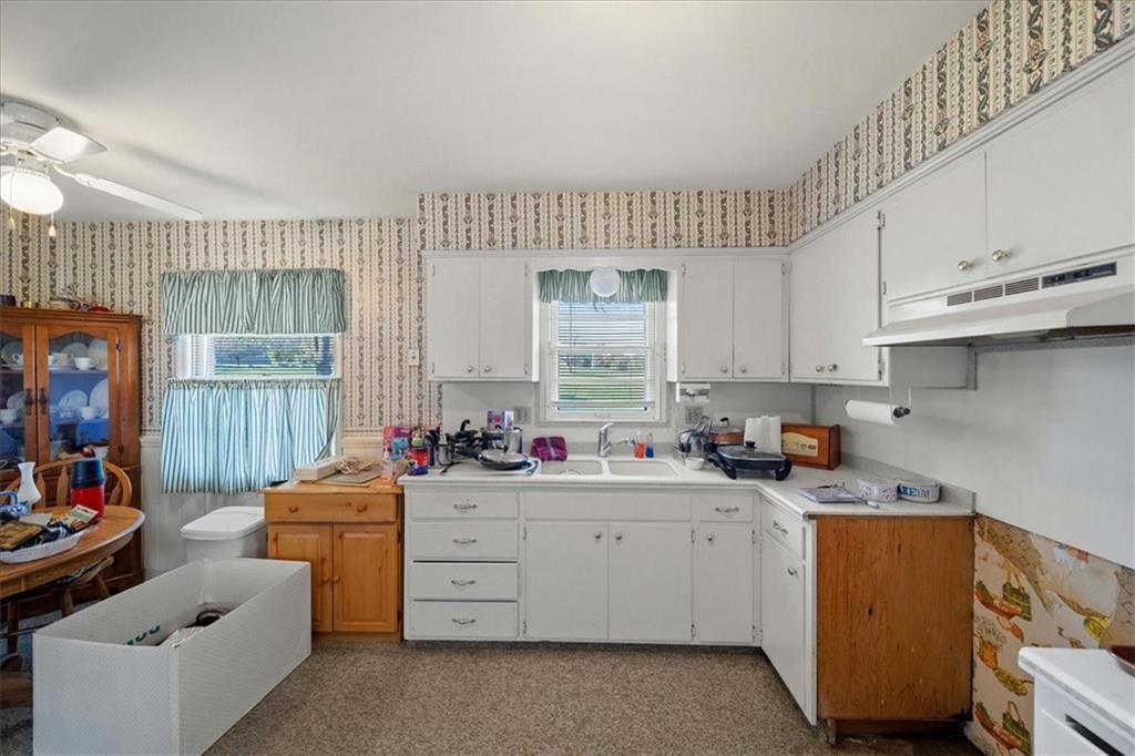 11142 Spring Valley Road Kansas City, MO 64134 - Photo 9 of 39