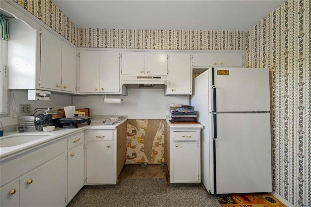 11142 Spring Valley Road Kansas City, MO 64134 - Photo 10 of 39