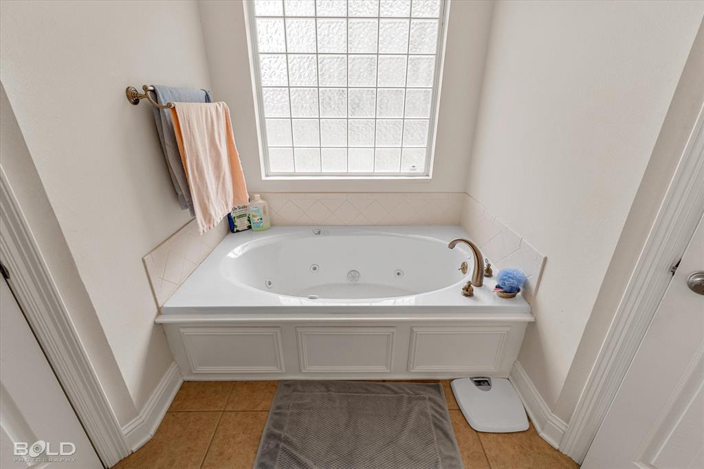 129 Wax Wing Drive Stonewall, LA 71078 - Photo 36 of 40 a bathroom with a bathtub and a window