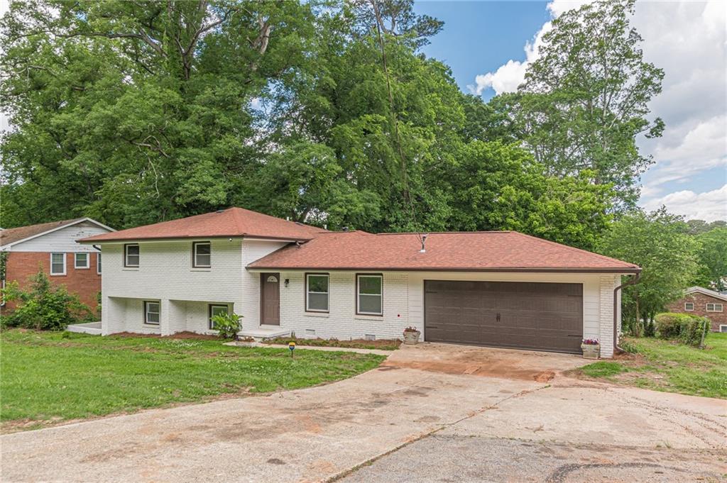 3275 Clifton Church Road Southeast Atlanta, GA 30316 - Photo 3 of 59 front view of a house and a yard
