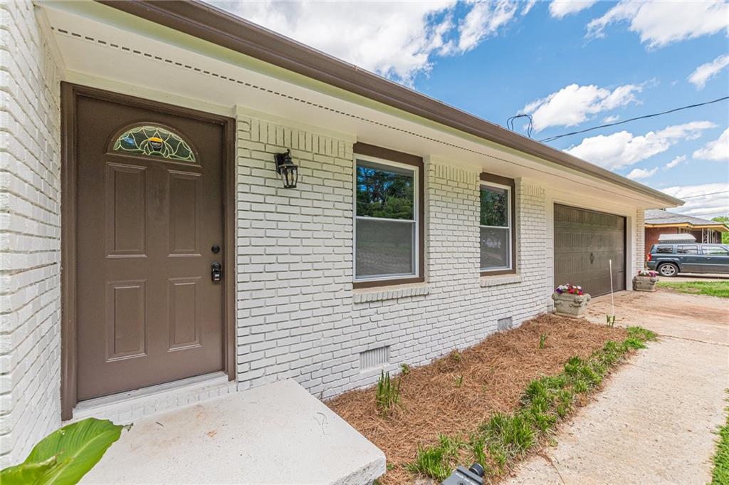 3275 Clifton Church Road Southeast Atlanta, GA 30316 - Photo 7 of 59 a front view of a house