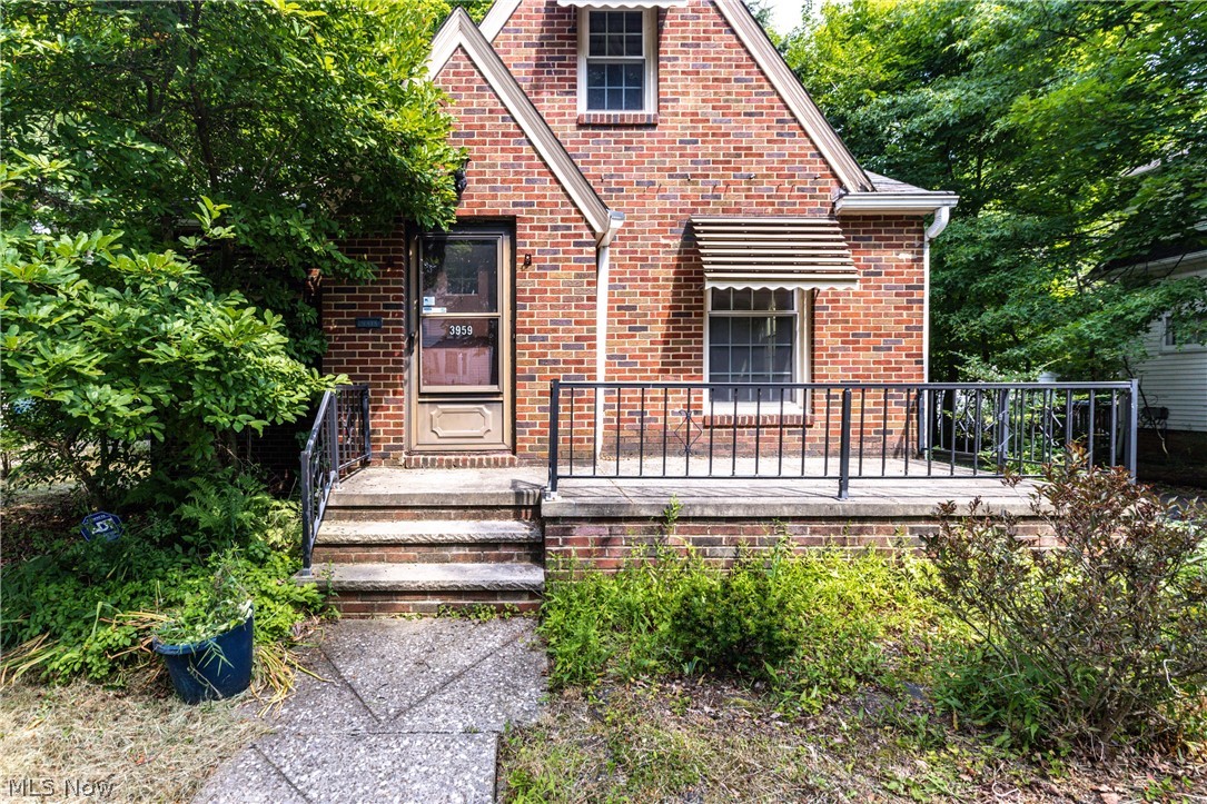3959 Delmore Road Cleveland Heights, OH 44121 - Photo 2 of 26