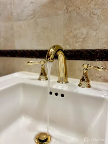 a close view of sink