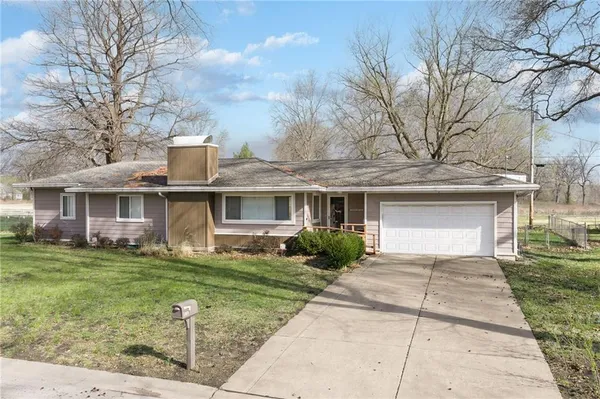 $389,950 | 139 Woodland Road, Lansing, KS 66043