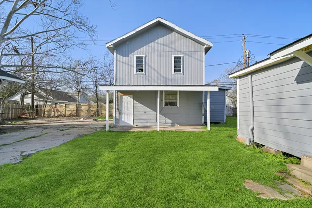 a view of an house with backyard space and garden