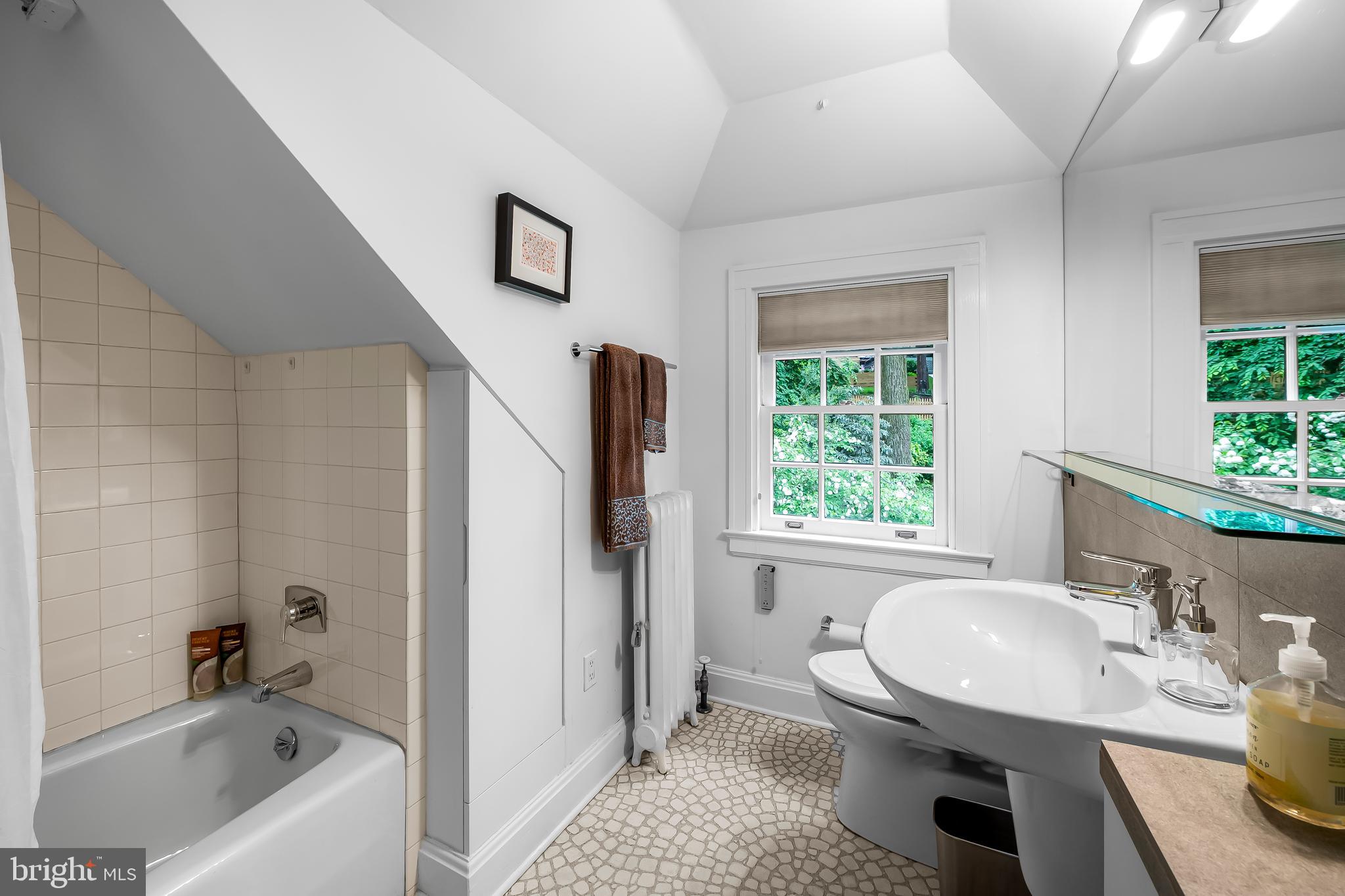 111 Deepdene Road Baltimore, MD 21210 - Photo 48 of 61 a bathroom with a sink a toilet and a bathtub