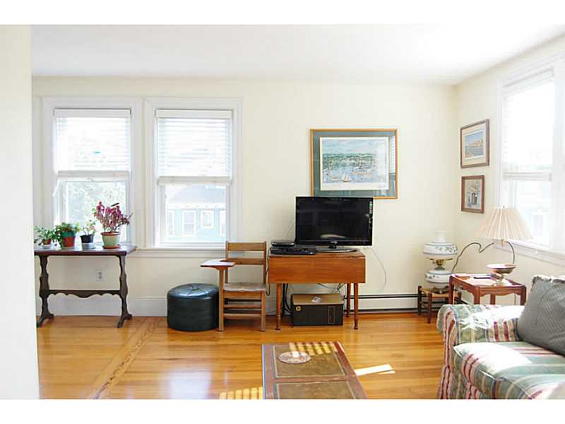 35 Windsor Road, Unit 3 Cranston, RI 02905 - Photo 11 of 15 Living Room.