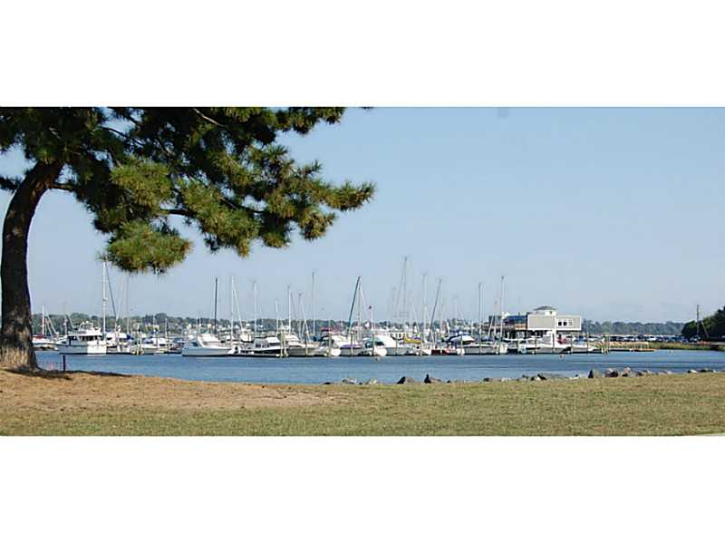 35 Windsor Road, Unit 3 Cranston, RI 02905 - Photo 4 of 15 View.