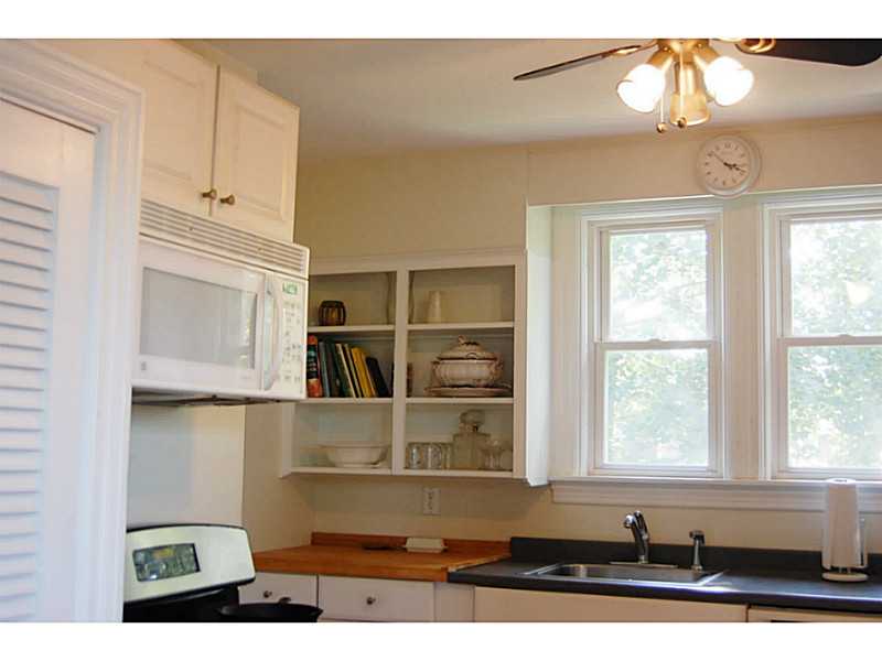 35 Windsor Road, Unit 3 Cranston, RI 02905 - Photo 9 of 15 Kitchen.