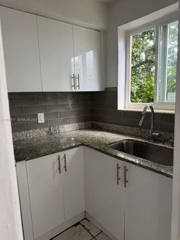 $1,950 | 888 Southwest 6th Street, Unit 601, Miami, FL 33130