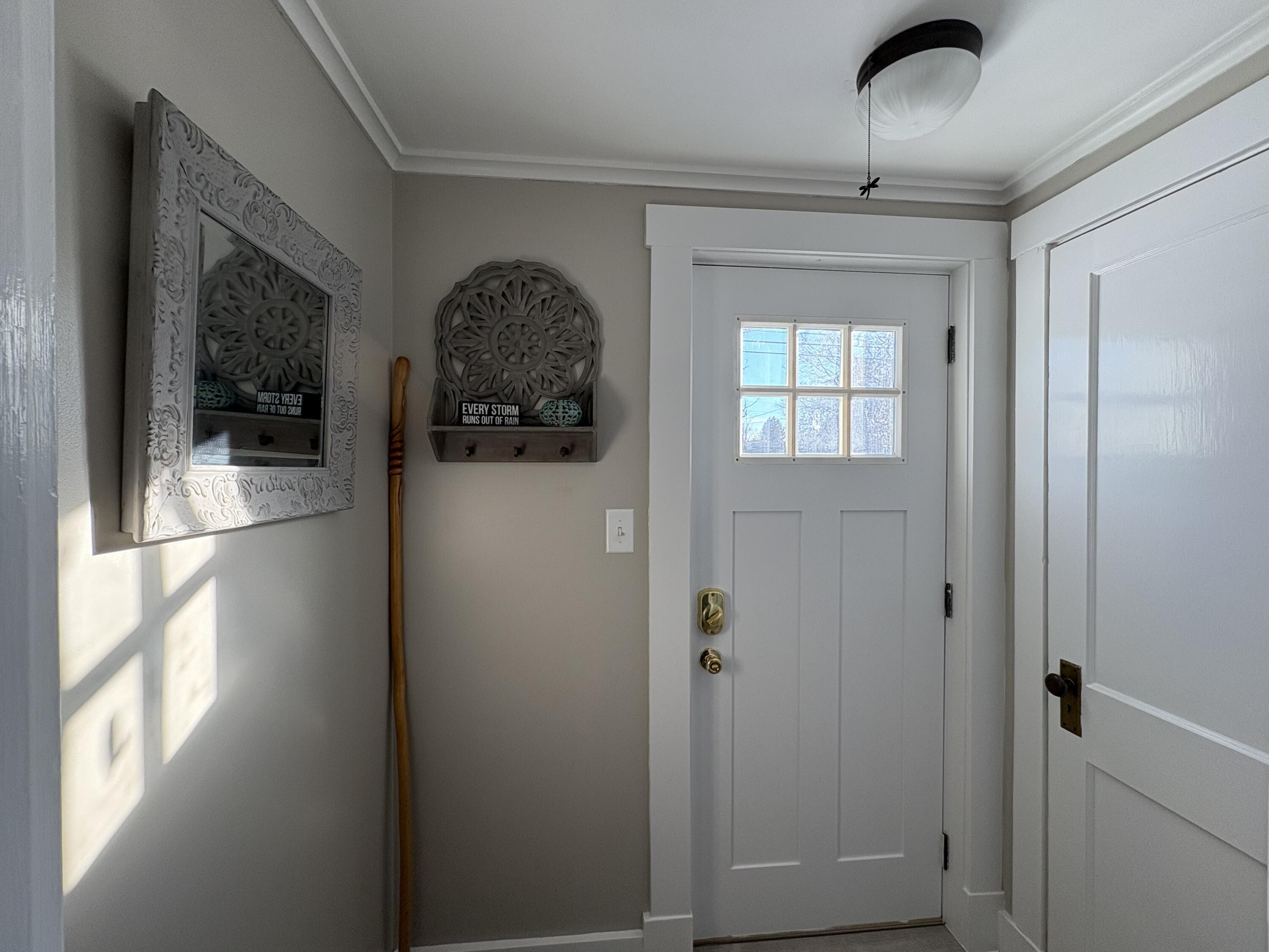 21 Cedar Street Presque Isle, ME 04769 - Photo 8 of 36 Entryway