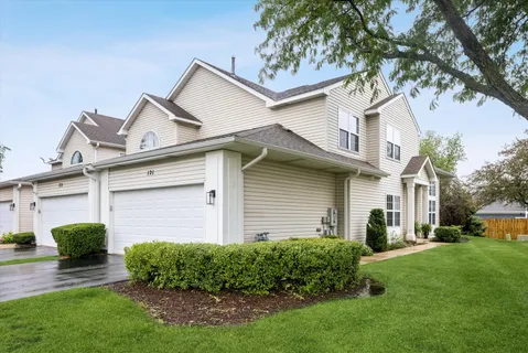 $359,900 | 121 South Barton Trail, Batavia, IL 60510