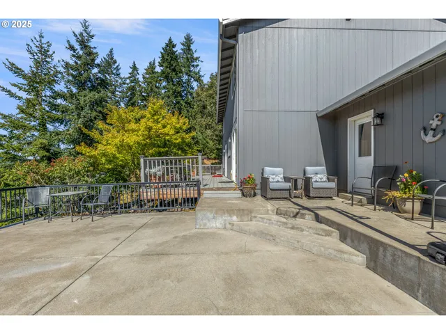 $485,000 | 1870 Lakeview Drive, Sutherlin, OR 97479