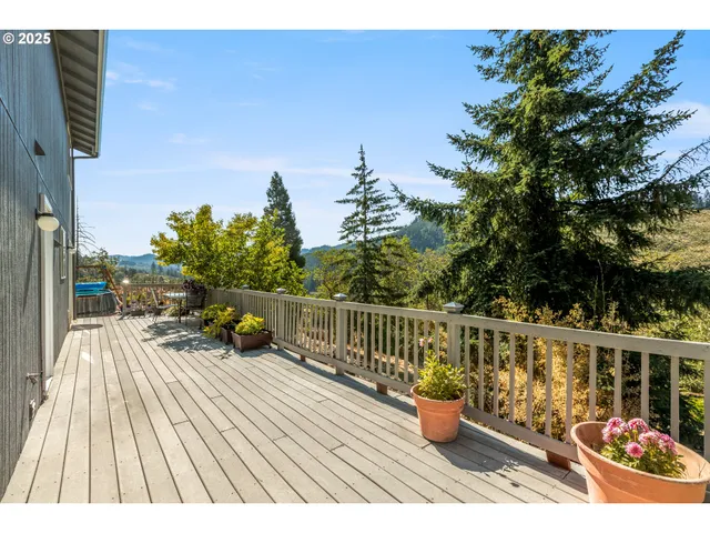 $485,000 | 1870 Lakeview Drive, Sutherlin, OR 97479