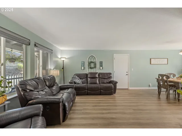 $485,000 | 1870 Lakeview Drive, Sutherlin, OR 97479