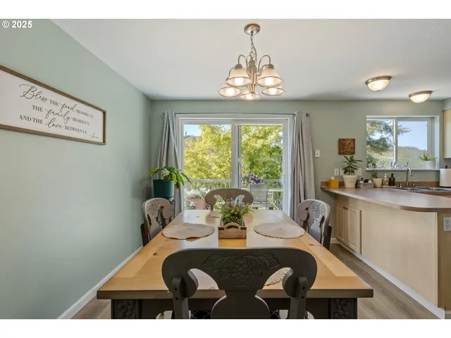 $485,000 | 1870 Lakeview Drive, Sutherlin, OR 97479